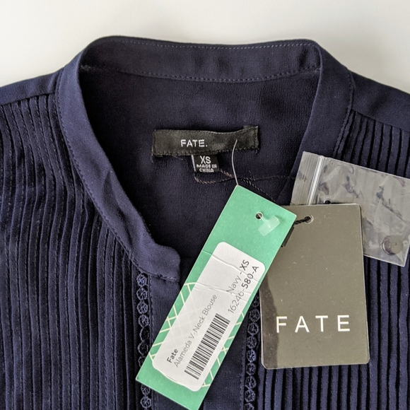 🌼 FATE Alameda PinTuck Button up V-Neck Blouse, Navy XS NWT - Picture 2 of 6